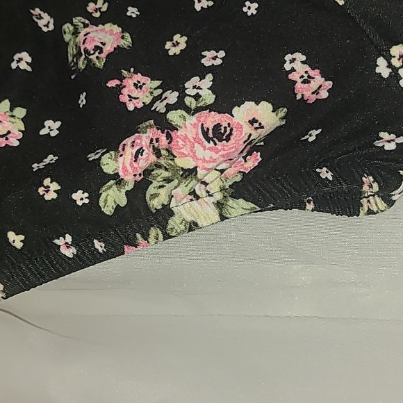 No boundaries Black Floral Dress - Picture 5 of 7